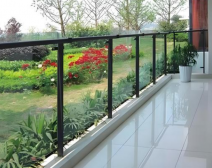 陽臺(tái)玻璃護(hù)欄